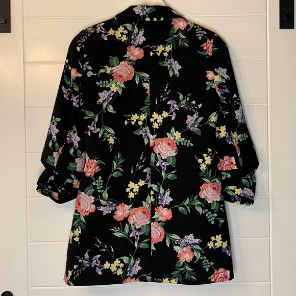 Miss Selfridge Floral Print Ruched Sleeve Blazer - Picture 2 of 7